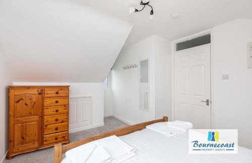 MUDEFORD ESCAPE by BOURNECOAST - A Chalet Bungalow with a Garden - Ideal for Family Getaways - HB9600 - Foto 25