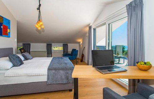 Villa with Swimming Pool, Outdoor Kitchen, Sauna, Hot Tub, Play Area, Sea View - Foto 94