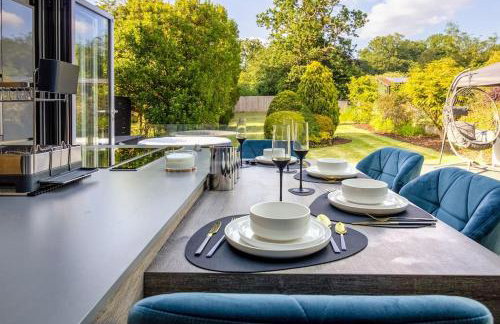 Luxury 4-Bedroom High-End Home, Includes Jacuzzi and Pool Table - Foto 23