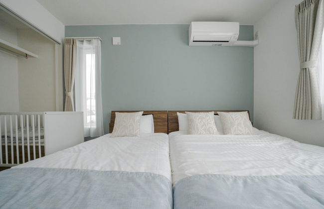 THE LUNA LOUNGE - Photo 35