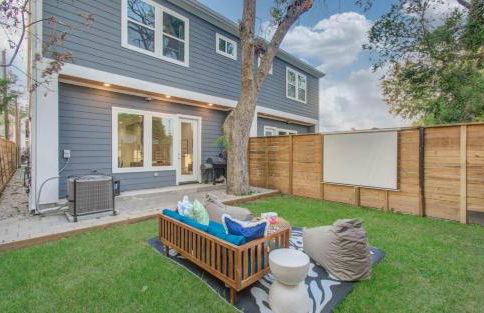 Houston Entertainment Haven - Photo 1