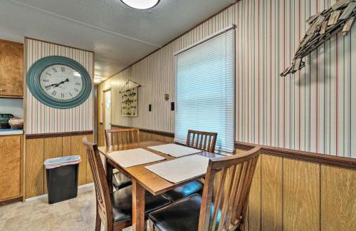 Cabin with Fire Pit, Walk to Steinhatchee River! - Foto 8