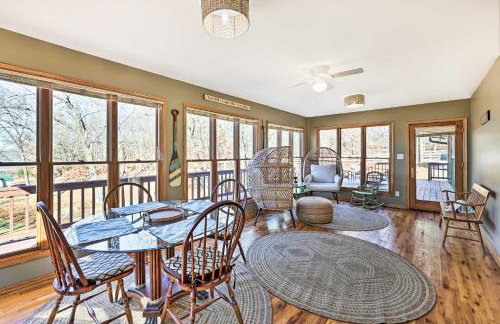 Hot Tub and Shared Dock Lakefront Grove House - Foto 12