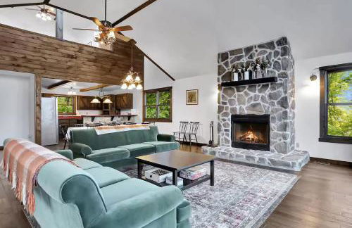 5 Bedroom Suites Hot Tub Jacuzzi Tub & Game Room - Photo 9