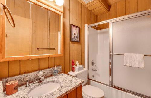 Half Mile to Ski Slopes Conway Condo with Hot Tub! - Photo 15