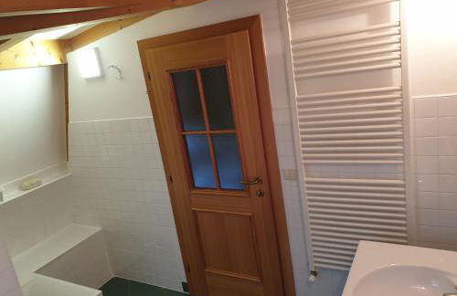 Ampio appartamento su 2 livelli con garage coperto - Foto 20