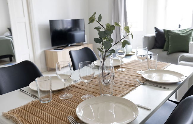 2ndhomes Cozy 2BR Home w Balcony & Sauna - Foto 1