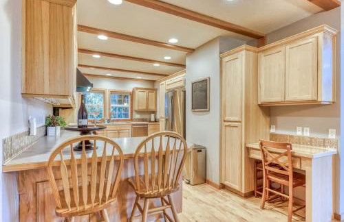 Lazy Bear Lodge · Spacious 6BR Lodge with Chef's Kitchen, Hot Tub, Golf Views and more - Foto 16