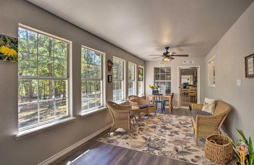 Holly Lake Retreat w/ 2 Community Pools & Yard - Foto 11