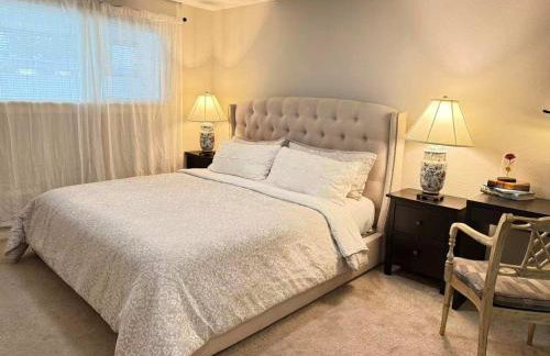 Pet Friendly Bellevue Condo with Stunning City Views - Foto 1