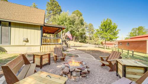 Pine Cabin w/ Fire Pit & Gazebo - Steps to Trails - Foto 2