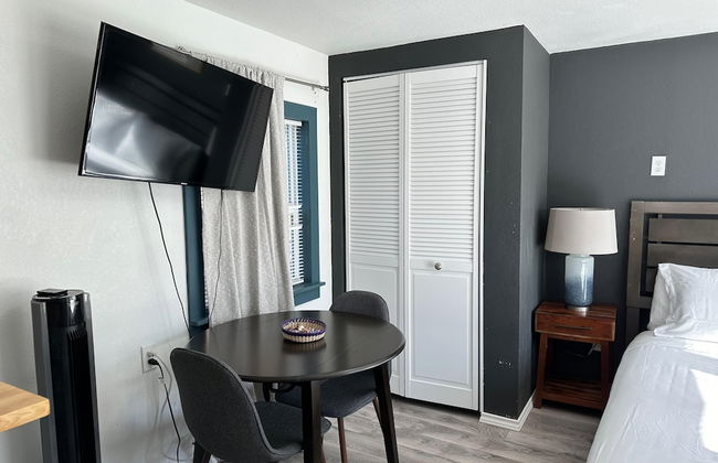 Cute Tiny House With Fenced Yard Near Plaza Dist - Photo 26