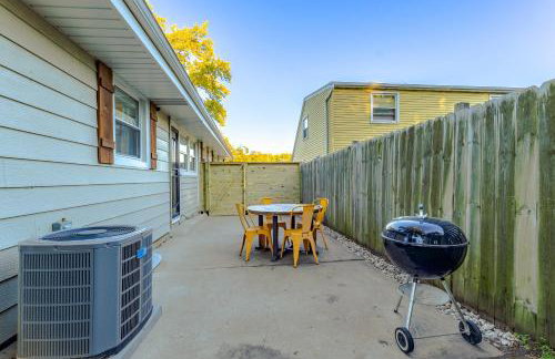 Brew City Game Room Fenced Yard 2 king beds - Foto 16