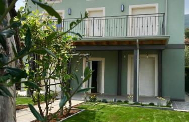 Casa con ampio terrazzo, vista lago e giardino - Foto 34