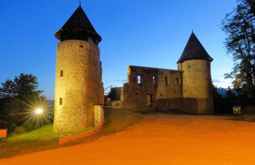 Riverside House with Pool and Hot Tub - Happy Rentals - Foto 41