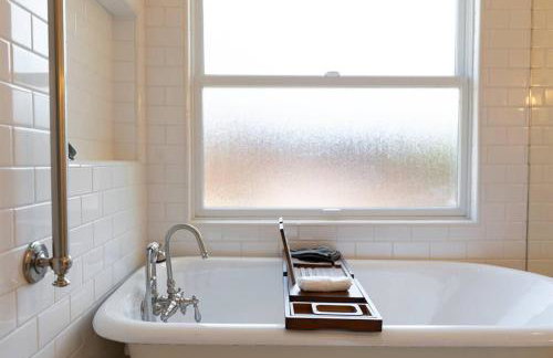 Vine Street Bungalow-Hot Tub, EV, Walk to Town - Photo 20