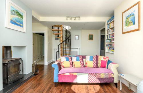 Beach Front House with Stunning Sea Views and Free Parking - Foto 3