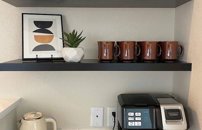 Contemporary Gem - Rooftop Deck & Private Hot Tub! - Foto 37