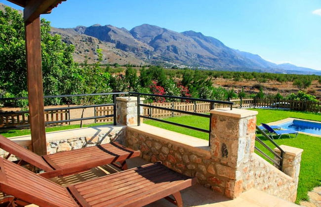 Theo Beach Villa Large Private Pool Walk to Beach Sea Views A C Wifi Car Not Required - 1843 - Foto 8