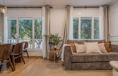 NEW Refurbished Modern Apartment - Photo 11