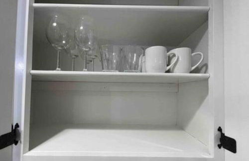 Entire Modern House with King bed & 65inTV - Foto 22