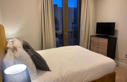 Stunning and central three bedroom Penthouse with roof terrace - Photo 14