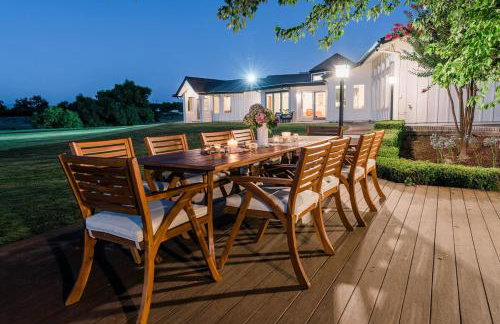 Riverfront Beauty with Pickle Ball Court - Foto 58