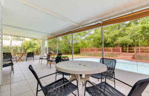 Mary Esther Home with Private Pool and Fireplace! - Foto 3