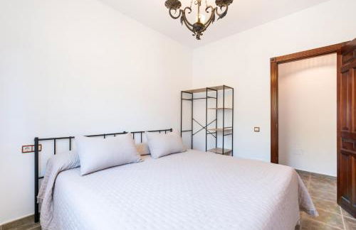 Acogedora Villa Con Piscina, Barbacoa, Chimenea y Vistas a La Sierra - Foto 8