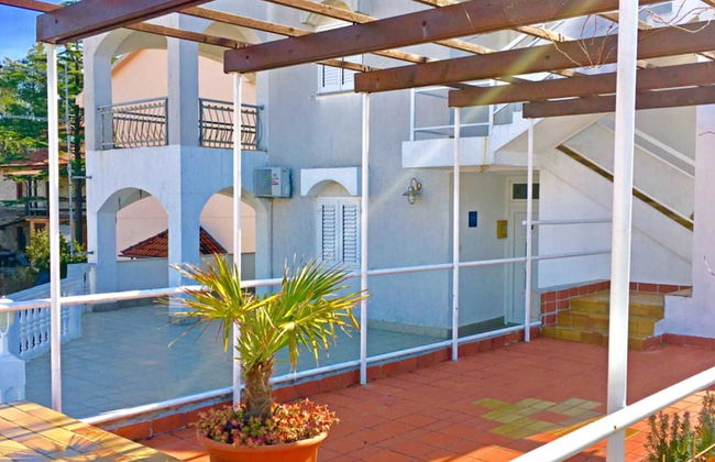 Bright Krk Apartment With Balcony and Beach Proximity - Photo 10