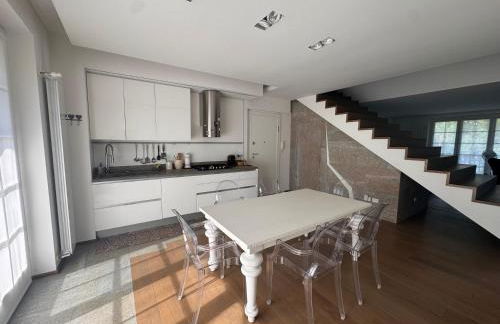 Ampio Appartamento con vista lago, sauna e camino Golf club Margara - Foto 2