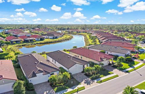 Modern waterfront home in Artesia with pool/gym - Photo 40