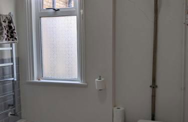 Charming 3-Bedroom House in Bristol with Garden - Perfect for Families - Foto 26