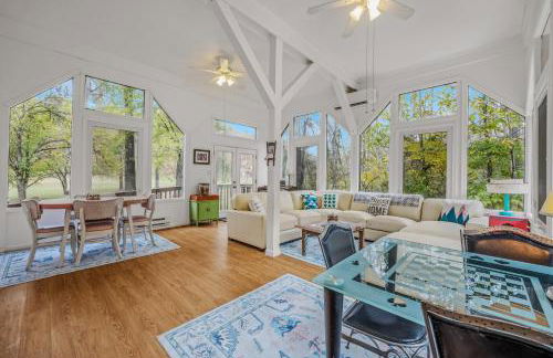 River Time Cabin - Riverfront, Hot Tub, Screen Porch, Fishing, Games, View, 3 King Beds - Photo 49