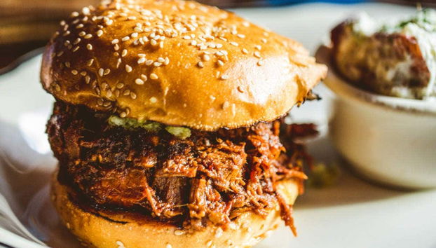 Visite gastronomique dans Austin - Photo 2, Un burger à la dinde fumée, sauce BBQ