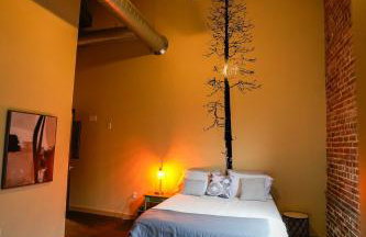 Industrial Escape 2bd 2bath - Photo 4