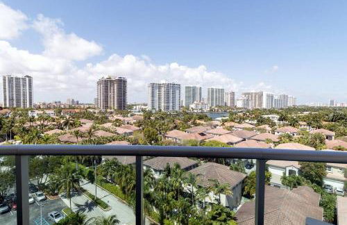 Stunning & Spacious Resort-Style Condo Across From Beach! - Foto 25