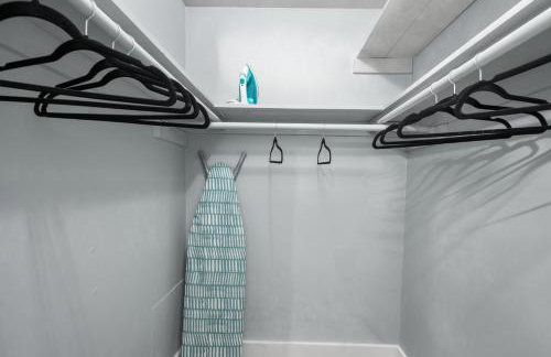 Hip & Quirky Montrose Flat with Pool Access & Parking - Foto 8