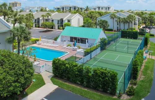 Beachfront paradise Ocean Village Golf Tennis Several heated pools Tiki bar Pickleball insite sports bar and restaurant and much more - Foto 25