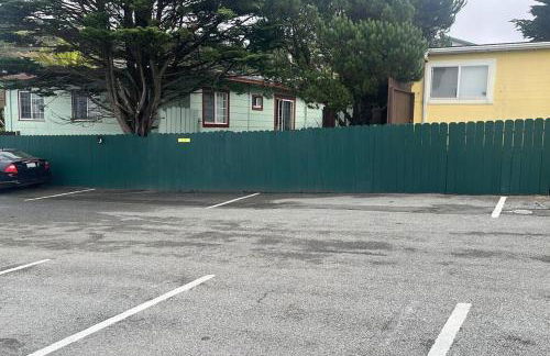 Mountain View 2BR 1 Bath Retreat with Private Lanai - Photo 37