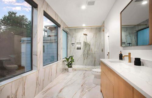 Full Duplex ATX Modern Creekside Retreat 2 Pools - Foto 59