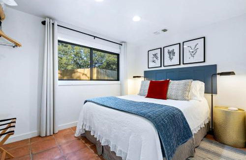 Pet-Friendly Glamping Cabin, with River Access in Ingram, Texas - Foto 12