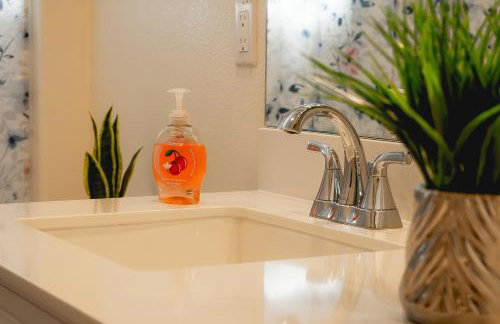 California 3-Bedroom Desert Escape With Garden - Foto 67