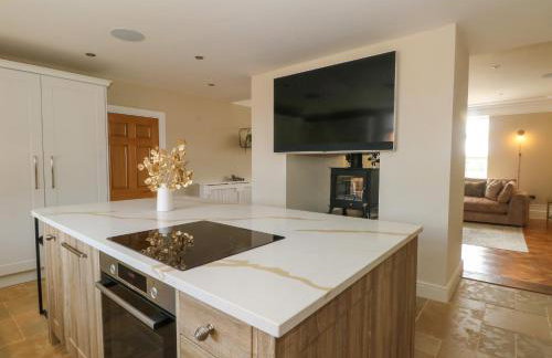 Meadow Manor And Spa - Photo 16