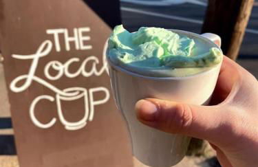 Step into School Spirit at the Golden Dome Getaway - Foto 4