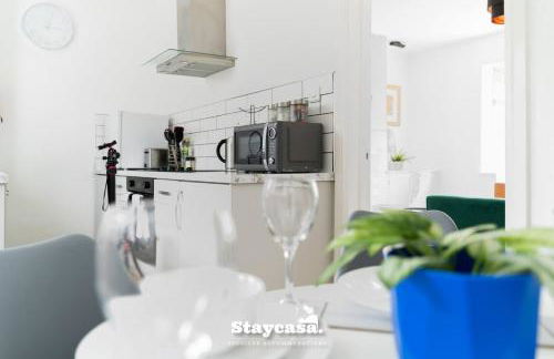 Spacious 2BR Home w Garden 2-Min Walk to Town - Foto 12