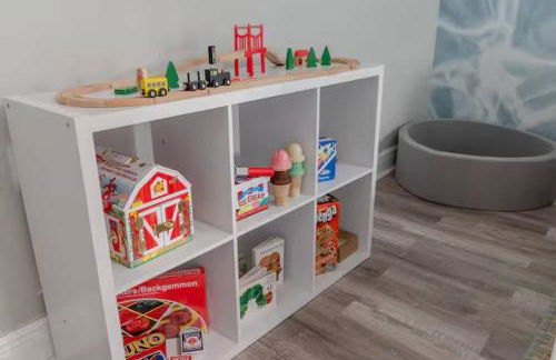 New listing~10 min to beach~Back yard fun~Pool - Foto 38