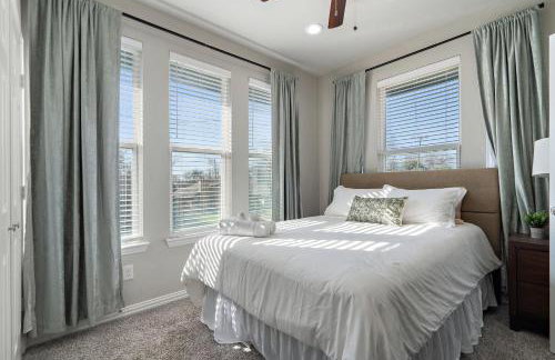 3BR Duplex - Walk to Bishop Arts - Fenced Yard - Foto 8