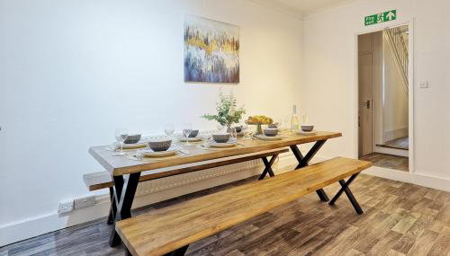 Spacious 5-Bedroom Home, Ideal for Long Stays & Team Accommodation - Foto 5