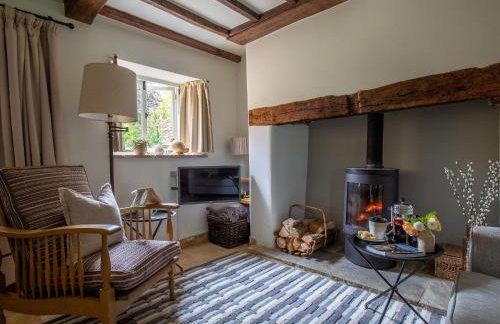 Climbing Rose Cottage - Dog Friendly - Peaceful Cotswold Cottage - Photo 9